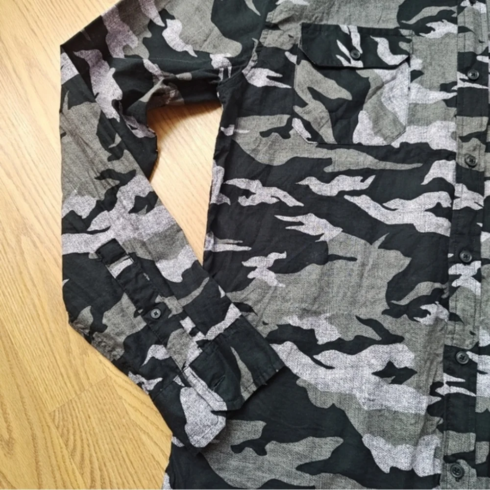 Levi's Men's Black & Grey Camouflage Button-Up Flannel Shirt – Size Large